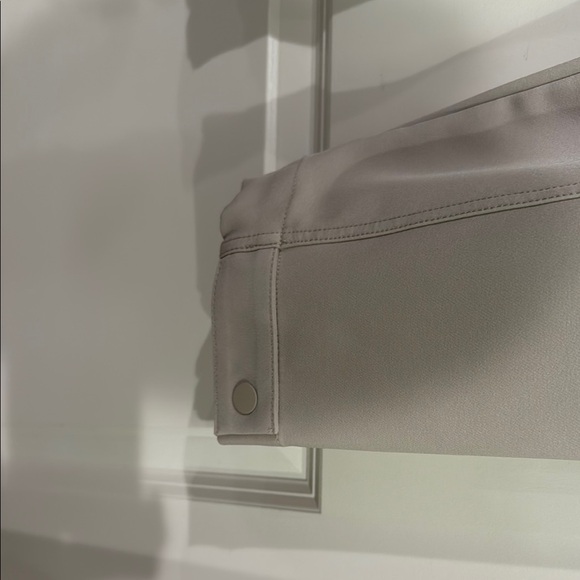 Athleta kakhi kahki with Zipper Pockets Endless high rise cargo pants style - Picture 2 of 3